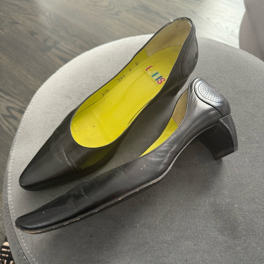 Charles Jourdan small heel leather shoes